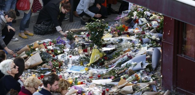 In a Single Weekend, Tragedy in Paris, a Sign of Hope in Vienna